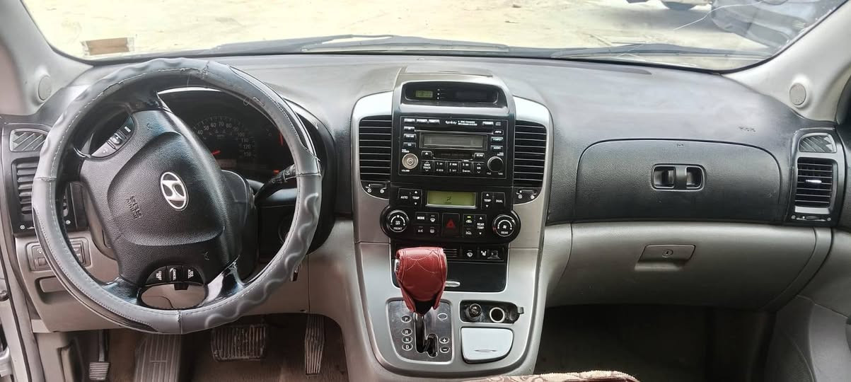 هونداي انتروج ٢٠٠٧   
كامل مواصفات ١/١  بيبان كشنات كهربائي محرك ٣٣٠٠ تبريد ٣ قطع تايرات وسط حداديه جاهزه امامي وخلفي سنويه ٢٠٢٧ السعر ١٣٢ وبيهامجال للشراي  تراي من زاخو للفاو  باسمي  مداور ثاني يوم
وارد أمريكي ضربته باب السايق والباب السلايت جهة السايق  باقي المعلومات الاتصال على الرقم ***********
