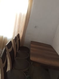 ميز طعام • كراسي