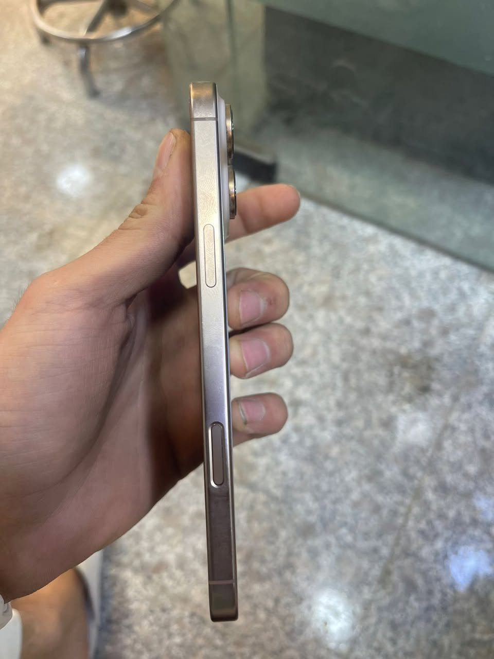 سلام عليكم 
آيفون 16 برو ماكس 
ذاكره 256 
بطاريه 88 
عدد شحناته 512
الجهاز شرق اوسط 
جهاز جديد بمعنه الكلمه 
(بدون ملحقات)
مكاني الامين الثانيه 
سعر الجهاز (1250)بي مجال 
ما متواجد بل ماسنجر عل رقم 
***********
وتدللون
