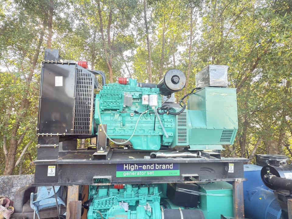 سلام عليكم ورحمة وبركاته 
وصول بضاعة جديده للمولدات
الكمنز 24/114/ ولف /  250 /200  كيفي
الكمنز 150/100 كيفي 
شتاير 400 كيفي
بيركز من 50 كيفي إلى 150 
العنوان بغداد رقم الهاتف / ***********
