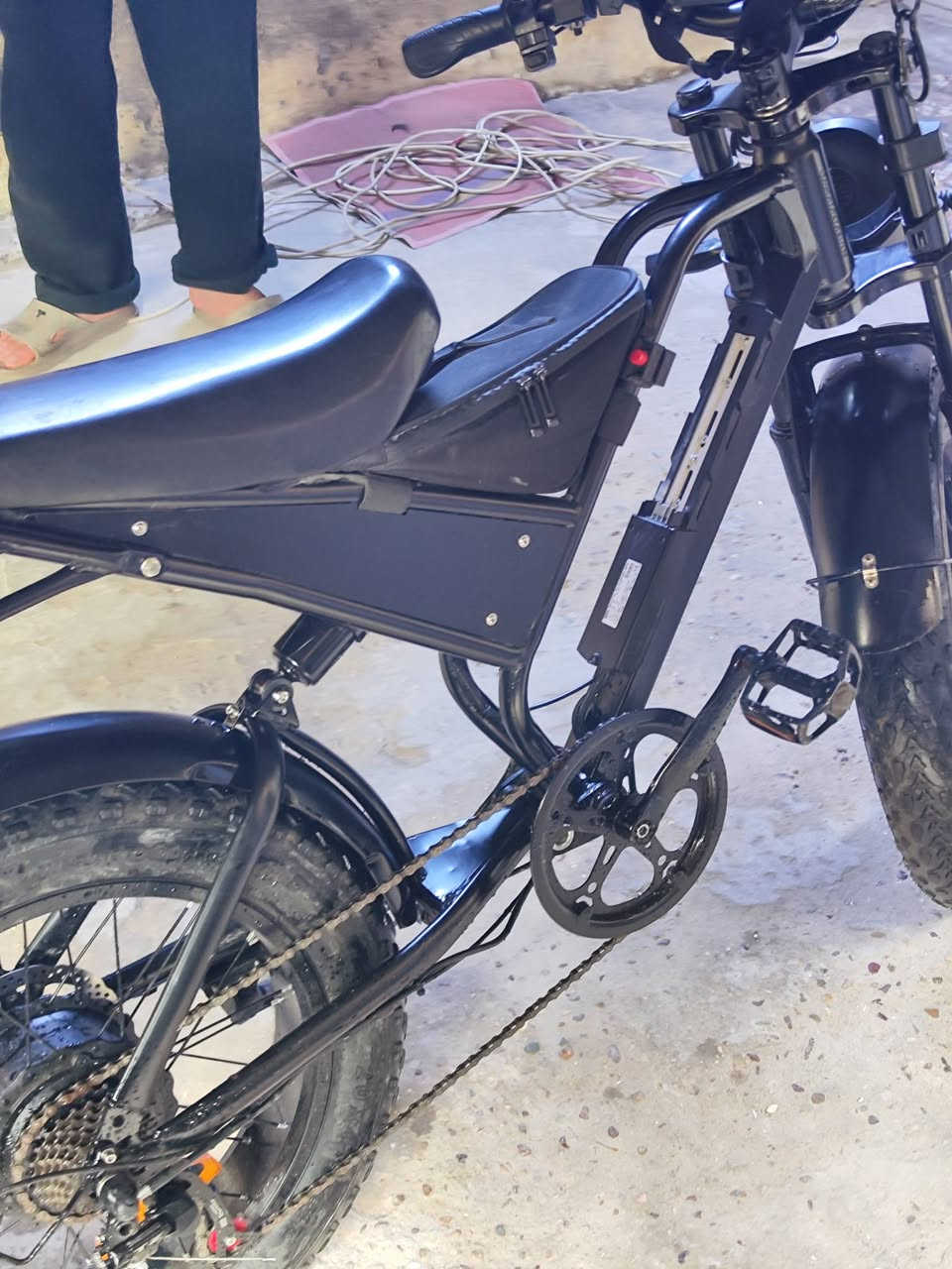للبيع السعر800 الدراجة كهربائية جبلي ( FAT TIER ) ماركة [SMART RAVEL] 
[ BRUSHLESS MOTOR POWER - 1000W ] قوة الماطور 
[ LITHIUM BATTERY ] بطارية ليثيوم 
[ BATTERY CAPACITY (BMS) - 48V _ 20Ah ] 
سعة البطارية مع نظام حماية عالي 
[ MAXMUM SPEED - 50KM/h - ] سرعة تصل الى 
[ DISTANCE UP TO - 50KM ] مسافة تصل الى 
[ Brake Hydraulic Disc Brake ] بريك هايدروليك دسك 
[ GEAR SHIMANO 7 SPEED ] گير شيمانو 7 سرع
[ LED LIGHT WITH INDICATOR ] لايت لد مع اشاير 
[ LCD COLOR DISPLAY ] شاشة عرض السرعة والشحن والمميزات
[ TIRE SIZE - 20 × 4.0 - FAT TIER ] تاير جوده عاليه بطبقات حمايه ضد الثقب 
[ WATER PROOF ] مقاوم للماء 
ملحقات :- 
جنطة / قفل / بم / ادوات التركيب والصيانة / سيباية خلفية 
واقيات ماء / شاحنة بطارية .


**إذا كنت صاحب هذا الإعلان وتريد حذفه لأي سبب، رجاءا أرسل رسالة إلى الدعم الفني**