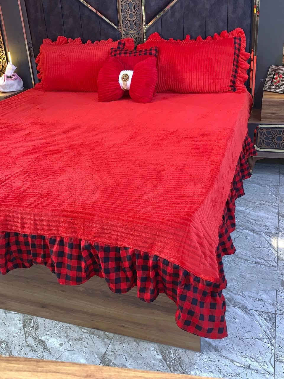 فرشة نفرين 

القماش شتائي ✂️  صيفي

 خاولي (بطانية) درجة أولى محفر 

خامة ناعمة تجنن

الكل متوفر وقابل لتنفيذ حسب الطلب والموديل 

بانسب الاسعار 

متوفر توصيل 5  الاف لكل المحافظات 

للطلب والاستفسار مراسلة الصفحة خاص

 او مراسلة  الرقم  ***********  واتساب☎️
