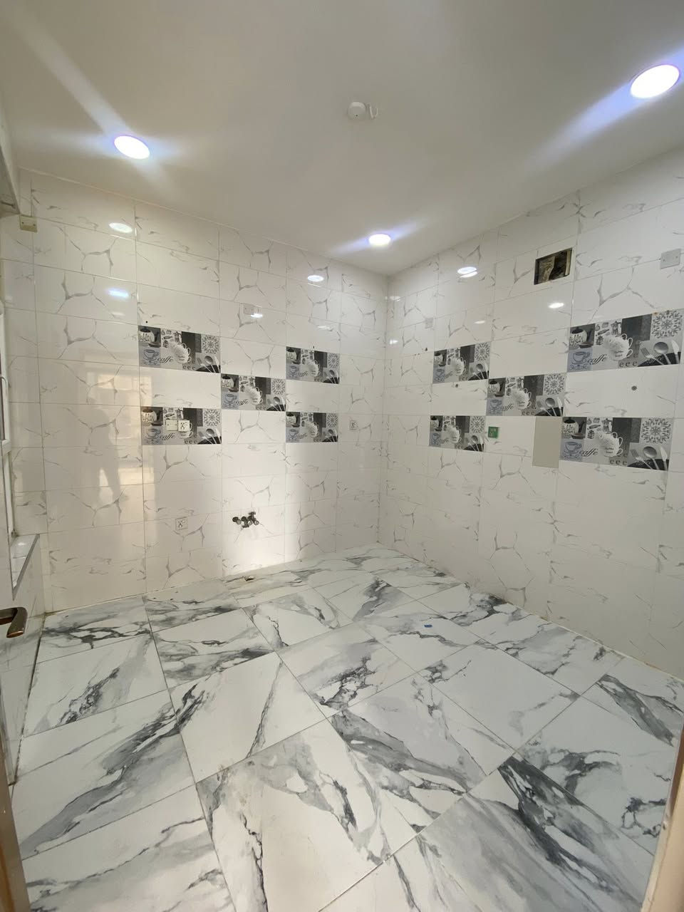 ⭕️✨⭕️✨⭕️✨⭕️✨⭕️

للأيجار ..

طابق أول معزول من بيت

بناء حديث مودرن 

نظام دوبلكس طابقين ❗️

يحتوي ع غرف منام عدد 2

استقبال ومطبخ

صحيات عدد 2

موقع حي الجامعة 📍 قرب شارع الربيع 

سعر الايجار 800 الف 

⭕️ يصلح تجاري او سكني 

للاستفسار اكثر الاتصال ع رقم الهاتف ***********
#مكتب_المستقبل_للعقار
