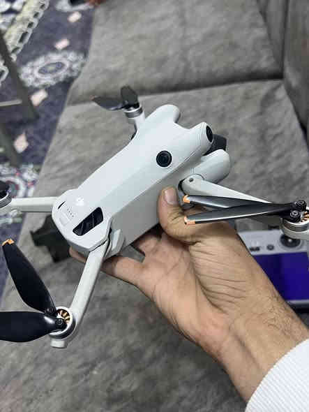 توفر من جديد 
درون mini 4 pro

درون نضافه كدامك كمبل واضح بل منشور 

مكفول من التصليح 

ملحقات 

بطاريات عدد :3 بلاص مو العادي 

ريمونت شاشه سمارت 

جنطه حامي مراوح حامي كمبل 

مكاني كوت 

***********

سعر 1.300 مليون و 300 الف
