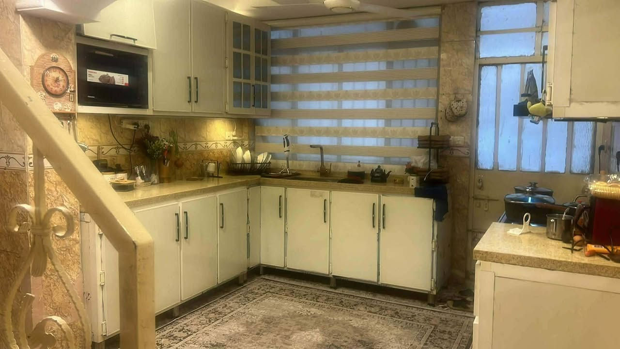 السلام عليكم
بيت في الامين الثانيه طابو صرف قرب الصيدلية النضاميه 

طابقين الطابق الاول:كراج استقبال هول حولي ومطبخ ومنور وخدمات 

الطابق الثاني : غرفتين فوك وحده 6ونص في 5سويت والثانيه 4*3ونص 

100متر عكاده نضيف واجهة 5 نزال 20 عرض الشارع 8صالح للسكن 

االسعر 170 بي مجال بسيط 

التواصل خاص او مراسلة وتساب 
 
***********
