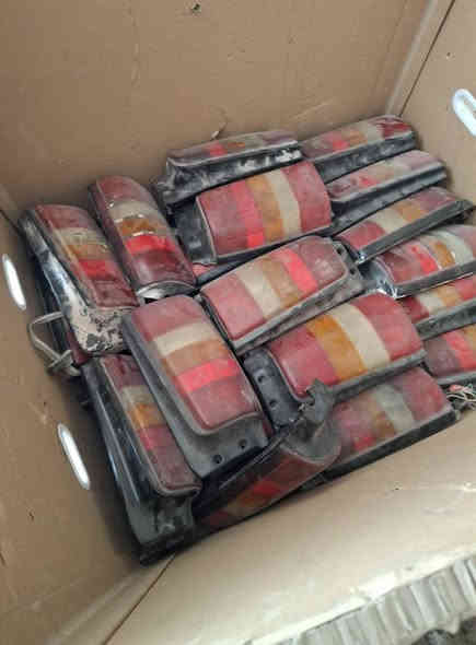 اسلام عليكم ورحمه الله وبركاته 
تم بعون الله تعاله وصول بك لايت حاويه من موديل ٩٠ الحد موديل ٩٥  ساحه عدن الشارع الصناعي مقابيل مرتضى دوج موقع المحل الجديد  ارقام الهواتف *********** او *********** الارقام بيهه واتساب اليحب ايخابر 
السعر الزوج ٤٠ الف دينار اسعار جمله بدون عمله رجاءا لان اسعار ثابته وتدللون
