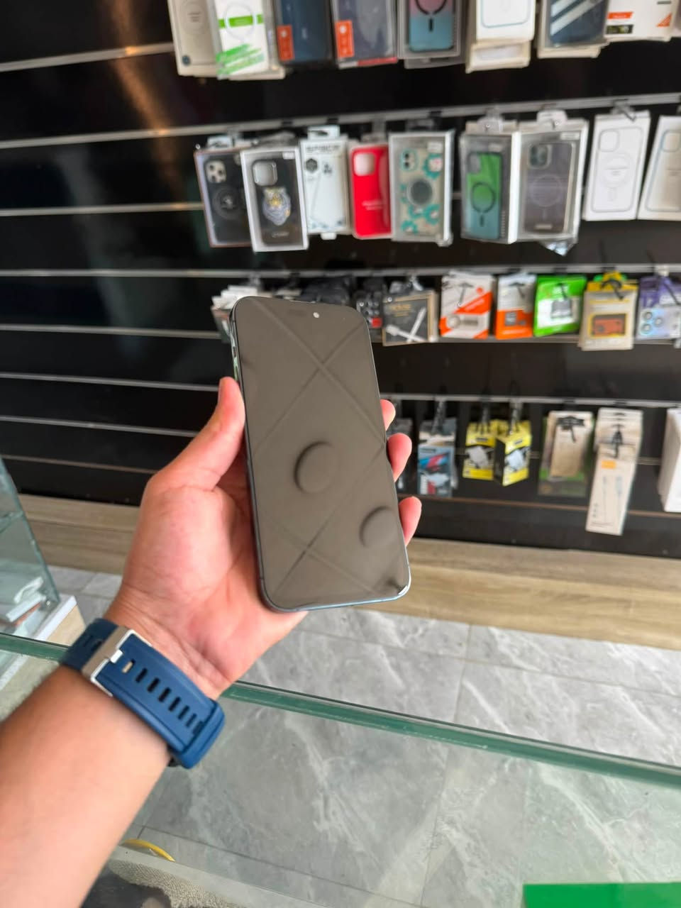 السلام عليكم
📱 آيفون 14 برو ماكس
💾 ذاكرة 256GB
🔋 البطارية 85%

الجهاز:
✔️ كله شغال (نت + صوت + اتصال)
✔️ ما بيه أي خلل
✔️ مبدل شاشة نوعية كلش حلوة (ألوان وسرعة ممتازة)
✔️ Face ID شغال 100%
✔️ نضافه فول
 مكاني بغداد مدينه الصدر 
🔒 كفالة + ضمان يوم كامل للفحص

💰 السعر: 540 ألف (نهايته)

📞 للتصال فقط: ***********
