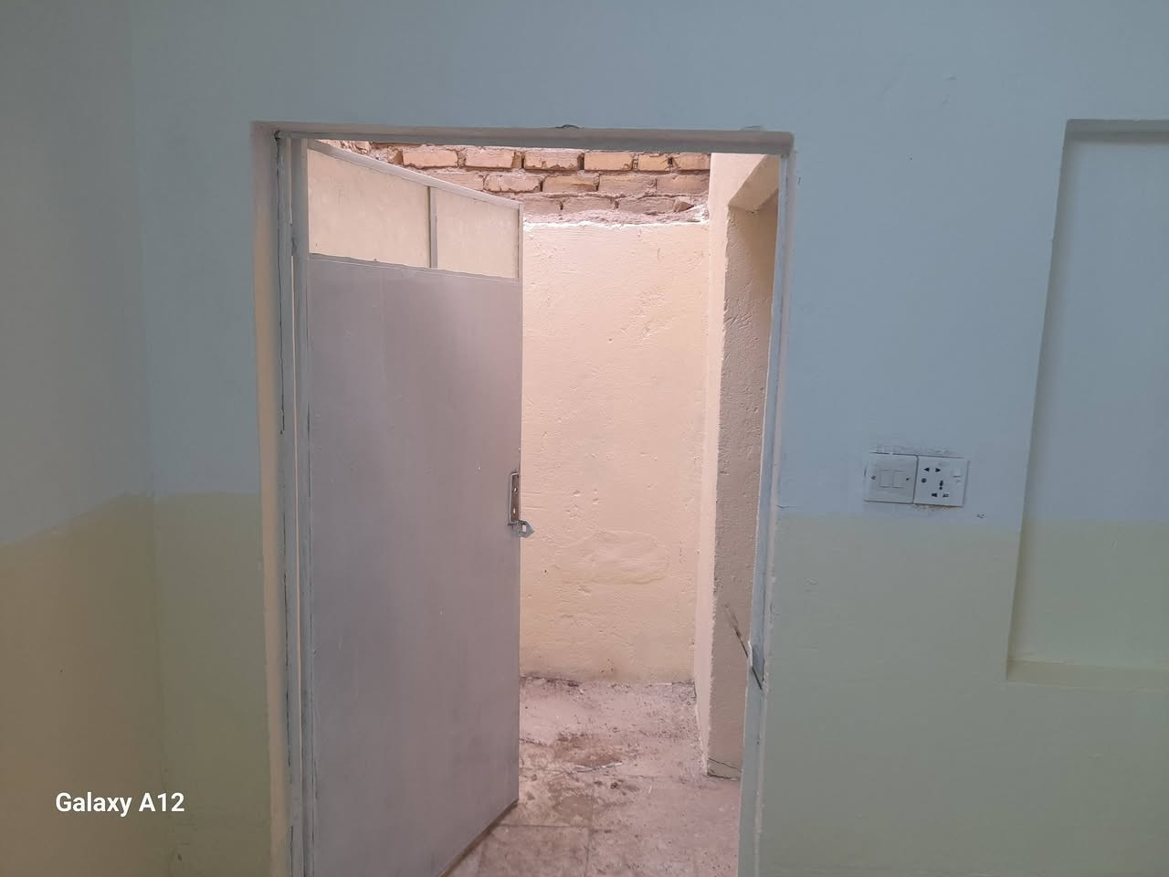 سلام عليكم موجود بيت اليجار م١٠٠متر بخدمات مصقط كبال مستشفي تركي البيت جاس ونضيف رقم ***********
