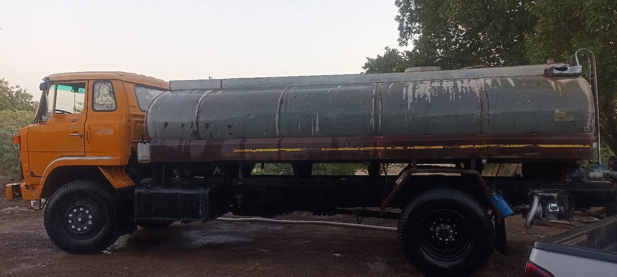 للبيع هينو 82جاهزه للعمل حمولت تانكي 13كهربايات شغاله ماساحات شغاله بيبان تقفل رقم اصفر بغداد شرط تحويل مكان سياره ب لعماره شراي يجي خاص او يتصل ‏‪***********‬‏
