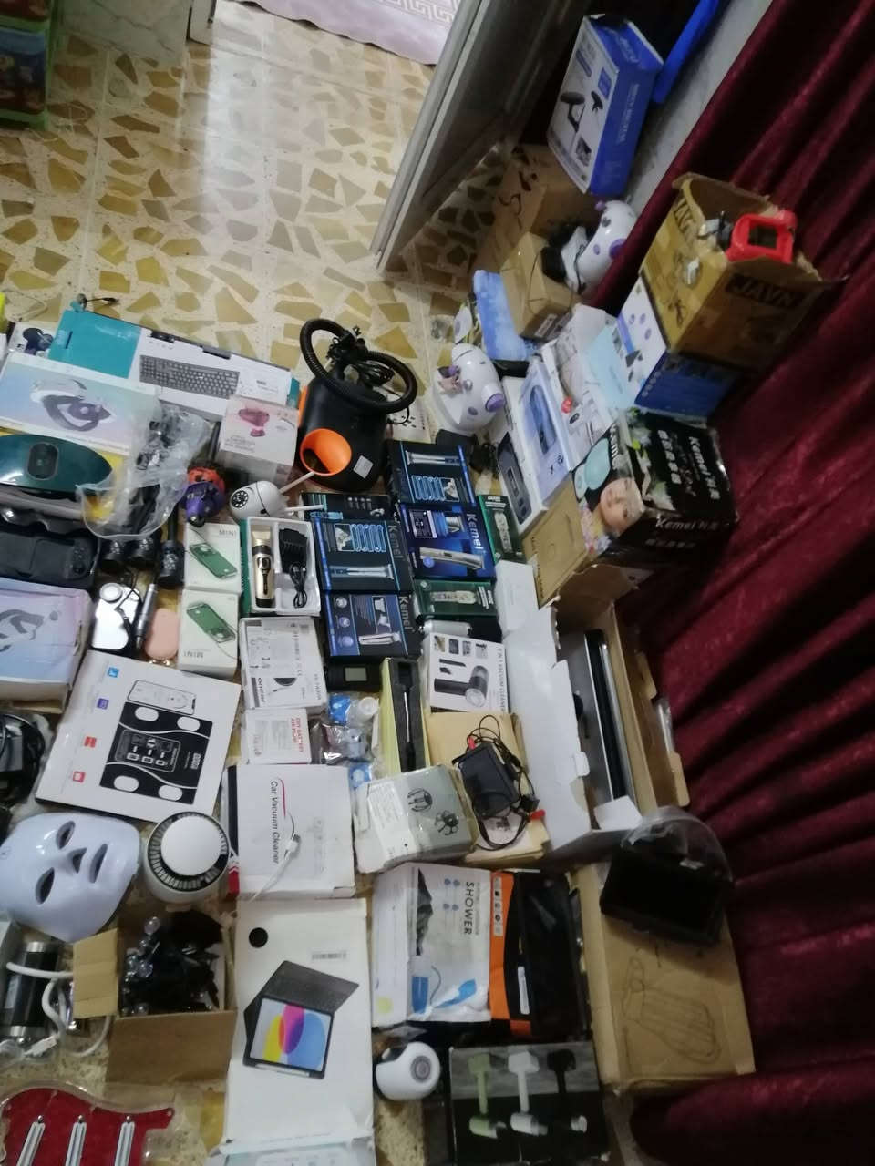 سلام عليكم شلعة إلكتروني فقط خام ما مخلي شي مو إلكتروني وكهربائي
الشلعه تعد ١٣٠ قطعه
٣ كراتين كبار مقبطات بدون فراغات
سعر القطعه ٣٠٠٠ دينار وبيهن مجال ابيع شلع مكاني كركوك وعندي توصيل لكل محافظات العراق
وال يريد مفرد كلشي وسعره والموشراي خل يفيدنه بلايك وتعليق حلو مثلة وبارك الله بيكم وال يحب عندي فديو هم الهن واني حاضر


**إذا كنت صاحب هذا الإعلان وتريد حذفه لأي سبب، رجاءا أرسل رسالة إلى الدعم الفني**