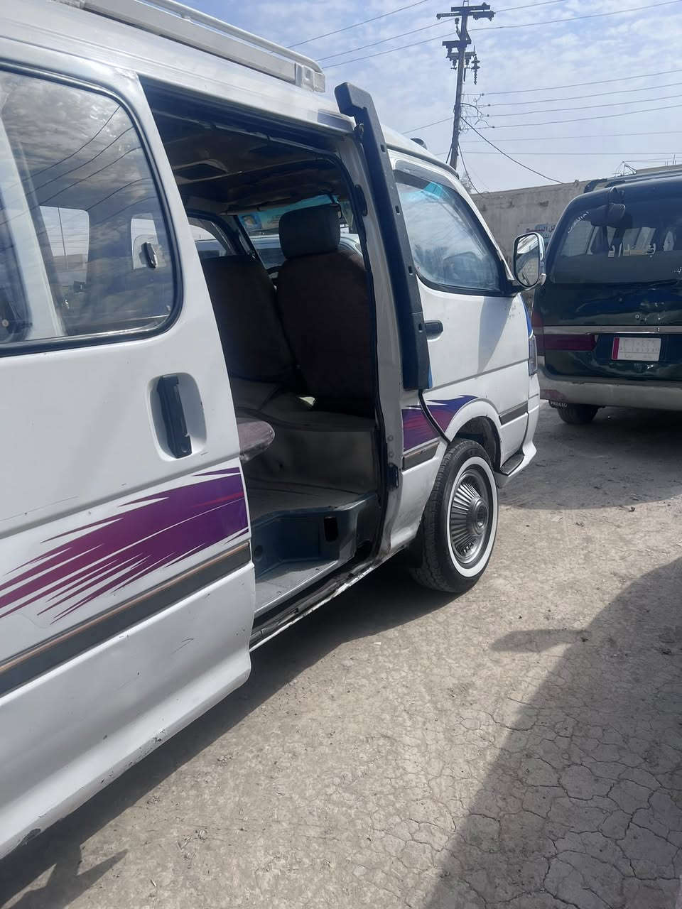 السلام عليكم فتون للبيع موديل 2009 سيارة محرك كير اكسل كله جديد ماصارلة 15 يوم من بدلتهن وصدر جديد كامل مابقه بيه نقص برغي تايرات 4 ابو الخط الأبيض هم جدد ماصار اقل شهر وياله مصبوغه جديد سيابية ودرع وغراضه كامله تاخذه ماينزل منه شي مصفره هيئه وغرامات وبسمي تحويل ثاني  يوم الكشر كله على وضع الشركه ماملعوب بيه ماعدا دواير معمرات السعر 68 ورقه وبيه مجال مكانه بغداد المدائن امانت الله سياره متعوب عليه ومصروف عليه جاهزة مانقصه شي واني مكلف بل نشر الاتصال على صاحب سياره *********** منضومه مال زنون كامله بيه ماتنشال من سياره على وضعه
