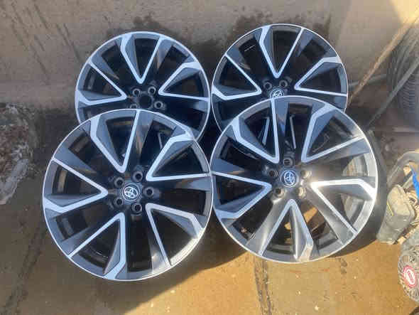 السلام عليكم
مكلف بالنشر
تخم ويل كب حجم ١٧ كورولا 2020/2024 نظافة 100/100
السعر ٤٠٠ الف دينار وبي مجال بسيط
للاستفسار 
‭٠٧٧٠ ٨٤٠ ٩٤٨٤‬
