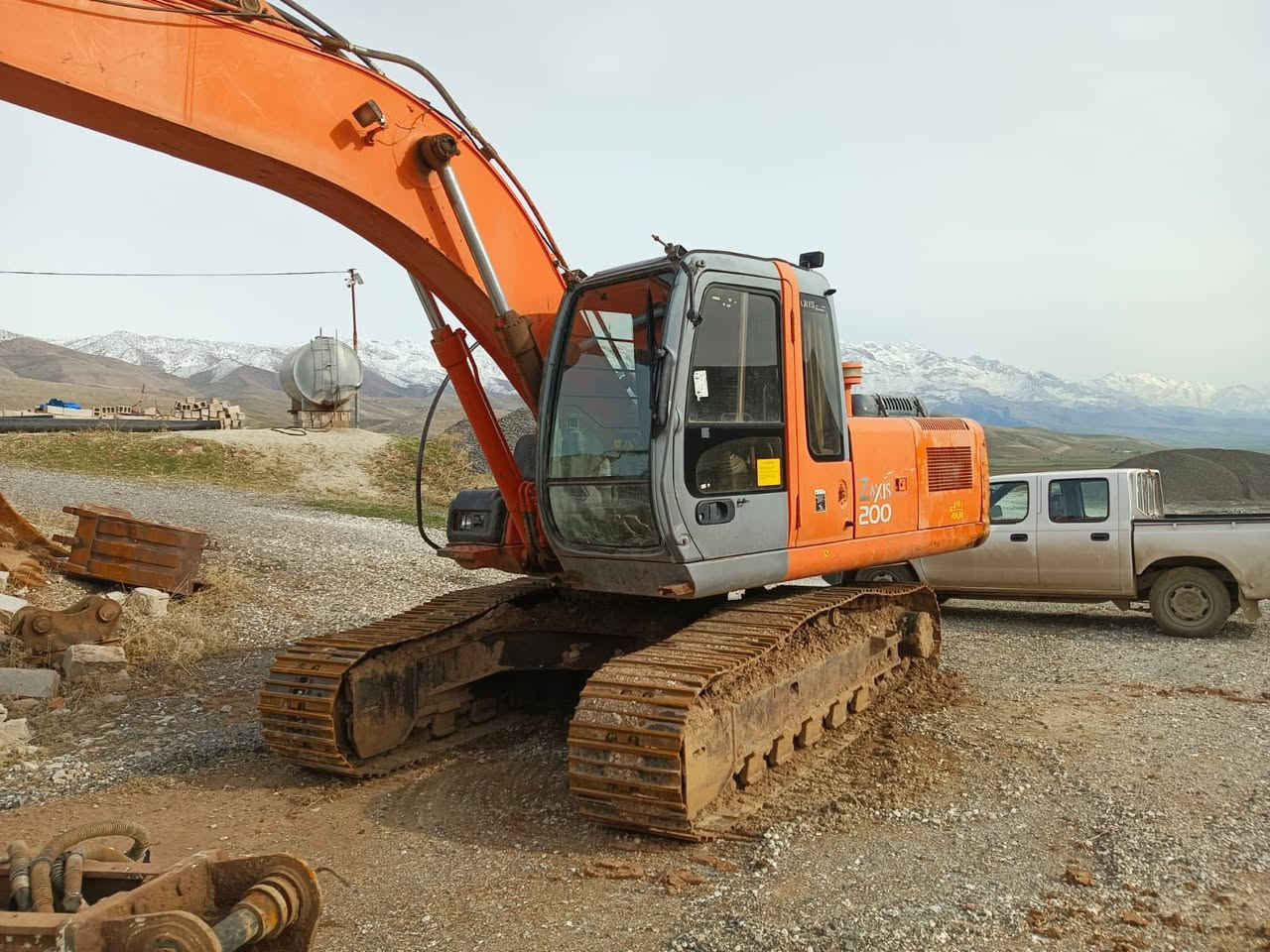 للبيع هيتاشى زت موديل ٢٠٠٥منفيست سعر٣٥٠$مجال***********
