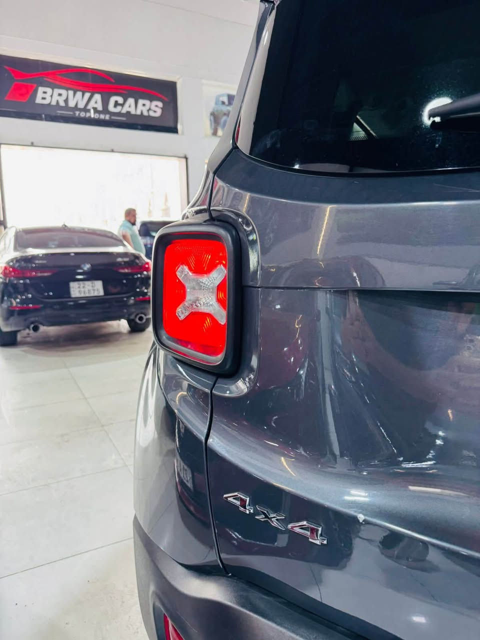 Jeep renegade 2023
سعر بلاش 109$🔥🔒
***********
***********

مواصفات لاتتيود
دفع رباعي4❌4
شاشة كبير
وياله ١٨
تحكمات ستيرن
كاميره
بروجكترات
ضرر❌2 قطعه صبغ ٢ كلير امريكا بجم سليم
مرقمة اربيل تحويل او الوكالة ثاني يوم
موجودة 📍اربيل معرض BRWA cars🚘 

***********
***********
