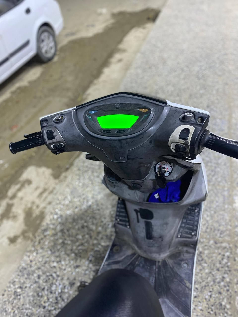 السلام عليكم GTR.2103دشبول الكتروني 3الاوان دراجه نضيفه مامفتوحه لاتبخير لا تنقيص لانضوح دراجه ملحه بل جيس  كهربائيات كله شغال لايت زنون طسه تخبل مكان بغداد العبيدي شارع20 رقمي السعر750 مجال بسيط ***********
