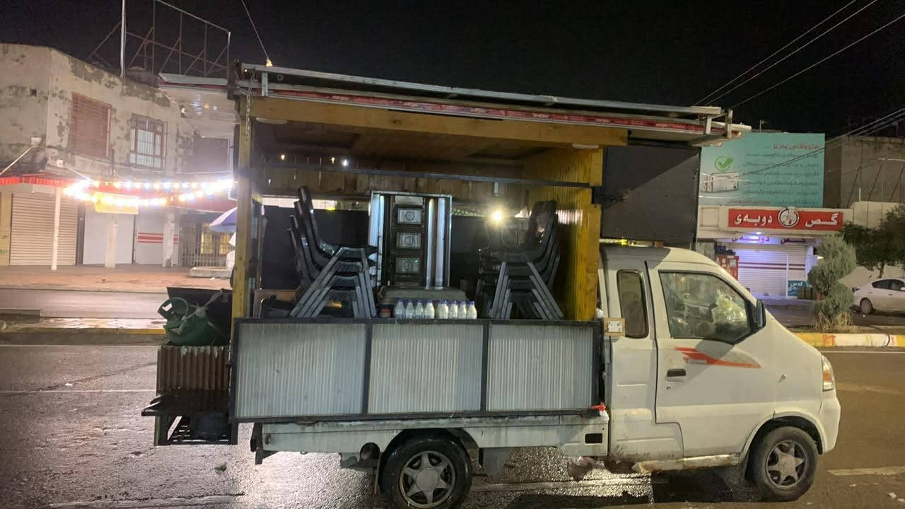 السلام علیکم
هایفی 2012 بۆ فرۆشن مەنەفێست 
بەکامل ئەشیای شاورمەوە دەیفرۆشم 
مەکینەی بەشەرت ئەشیاکانی هەمووی بەشەرت لە شەوایە تا چەقۆ هەموو شتێکی لەگەڵە
بۆ معامەلە تەلەفۆن بکەن 
شوێن ڕانیە
 ***********
