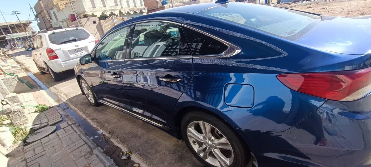 السلام عليكم للبيع سوناته  مديل 2019 وارد امريكي حادثه موضح بالصور كفاله عدا حادثه مال امريكا مكينه 2400 شرط مامفتوحه 
مواصفات
فتحه
بصمه
تبريد قطعتين
كشن كهرباء 
تحكمات ٤ جهات 
رادار جانبي
حداديه جديدة 
سياره جاهزه من كلشي فقط نقص تبريد 
مكان سيارة ديوانيه مركز /استفسار اتصال *********** اسيا/ *********** / السعر ١٣٣ وبيها مجال
