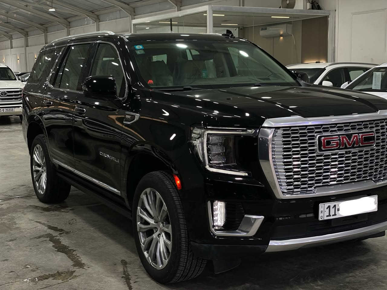 جي إم سي يوكن 2023 خليجي ضمان وكالة المنصور فئة دينالي فول 1/ ماشية 55 الف
و السيارة كلش جديدة ورقم بغداد الجديد و
السيارة مكفولة كفالة عامة عدا جاملغ خلفي
جهه صدر بيه سحب PDR بل حافة جاملغ فقط وما مبينه شغل جداً حلو سيارة صافية والباقي مكفولة كفالة عامة وابيع شرط السونار  و للاستفسار عن السعر اتصل و 
مكاني هو بغداد ورقمي للاتصال او استفسار *********** اتصل وتدلل 
السيارة 8 سلندر حجم 6200 نفس كديلاك 
و السيارة فول 1/1 بصمة وبنوراما و تشغل
عن بعد و فورويل و صندوق كهرباء وجكات ودوسات كهرباء و 5 كامرات 360 درجة. و 
داخل لون ابيض و كراسي خلفية فصل VIP
و تأتي بكراسي كهرباء وخزن ميموري و 
تدفئة وتبريد وكراسي خلفية كهربائيه وباقي معروف
