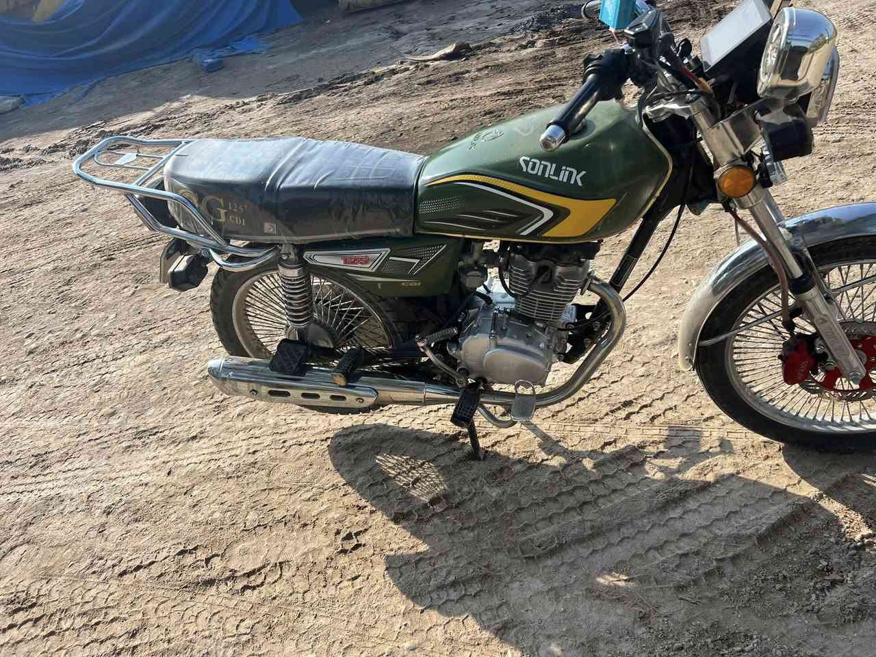 السلام عليكم دراجه تايكر موديل 2025 خير من الله كلش نضيفه ربع متصرف عليه السعر775وبيه مجال***********
