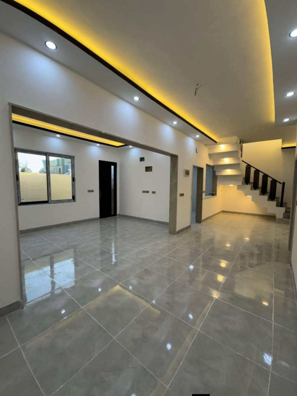 #عروض_مكتب_الدار_للعقار
دار للبيع 

حي الملايين الأولى 

قرب جامع الصواف 

المساحة لكل 110م واجهة 10م

ط1 )) غرفة نوم واستقبال وصاله ومطبخ وصحيات 

ط2 )) 3 غرف نوم وصاله وصحيات 

خدمات كامله ماء كهرباء تبليط 

سند زراعي قرار 25 

للاستفسار أكثر اتصل على الأرقام او 

 مراجعة مكتب الدار الكائن في بناء الجاهز مقابل الكمرك 

***********

***********

***********
