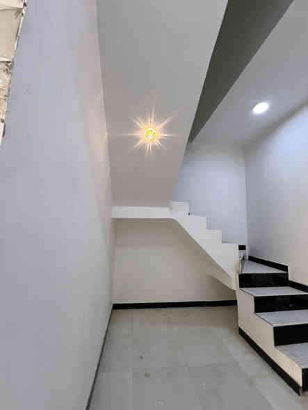 سلام عليكم بيت مساحه 100 لبيع الموقع البصره شط العرب فيروزيه شارع 16 يحتوي لبيت ع 2غرف  نوم ديوانيه صاله حمام خارجي  وداخلي راح يكون سعر 54 وبي مجال ***********
