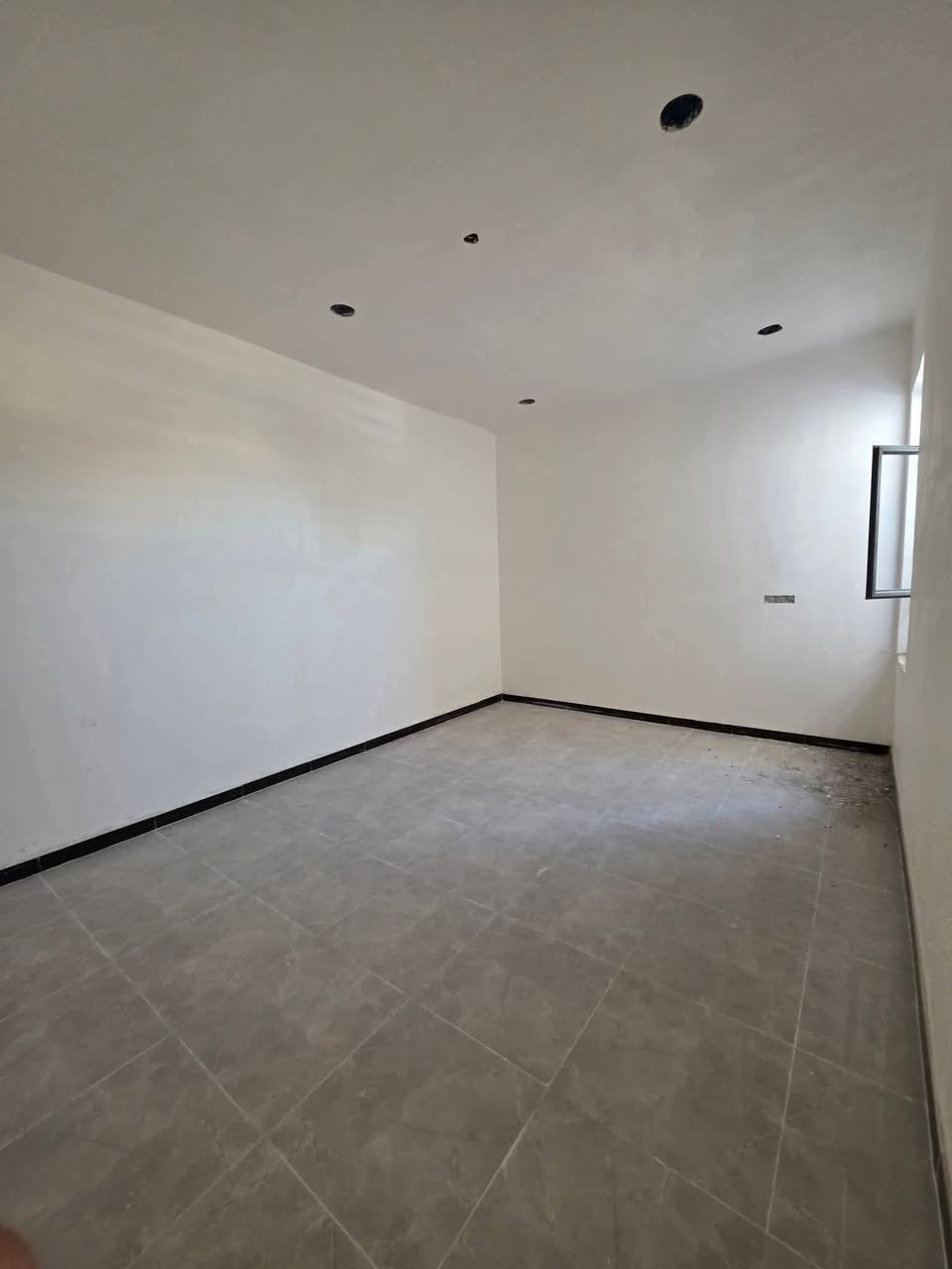 دار ١٠٠م حي العرضات الاولى طابق واحد بناء حديث شغل راقي جاهز للسكن طابق
***********
