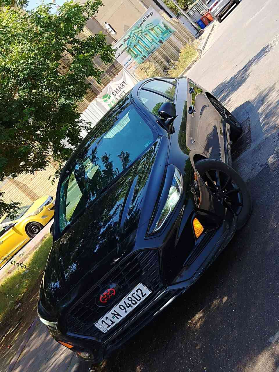 سوناتا 2018 امريكي SE محرك 2400 GDI مواصفات عادية كامرة خلفية دوارة تحكم ستيرن رادار مانع انزلاق شاشة ابل كاربلي اصلية بلادية لايت اوتو  بصمة جنطة ....بجم كامل زنون  عدسات زرع من شنايزر عالي ناصي نهار حادث قطعة وحدة فقط بدون ايرباك بدون صبغ بدون اي تعديل بيها بس بارد صار عندي ومبين بالصور السيارة احلى من الصور مبيها اي نقص اي نضوح اي شغلة ميكانيكية وكهربائية اني اكفلها تنقيص دهن من التبديلة للتبديلة قطرة متنقص ادامة كاملة مسويلها تبريد منظومة كاملة جديدة مينكعد كدامة كشناتها مخمل جدد رقم بغداد الجديد بأسمي تحويل شوكت ميعجبك وسعرها 128 وبيها مجال قليل *********** 
*********** 
مكاني بغداد / الاعلام / شارع قطر الندى
