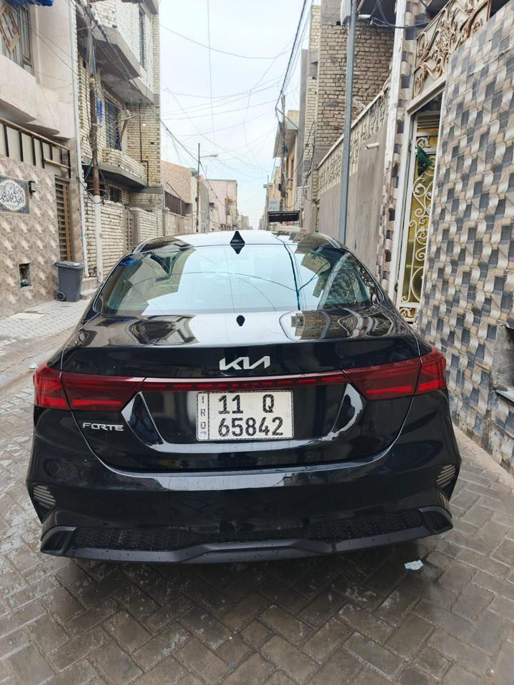 كيه فورتي موديل 24 امريكي
بيه باب وجاملغ فقط بدون دواخل 

سياره حيل نظيفه ومتعوب عليه وجاهزه بدون اي صرف

مكاني بغداد بالمدينه 

عارضه ب165$  وبيه مجال 

***********
