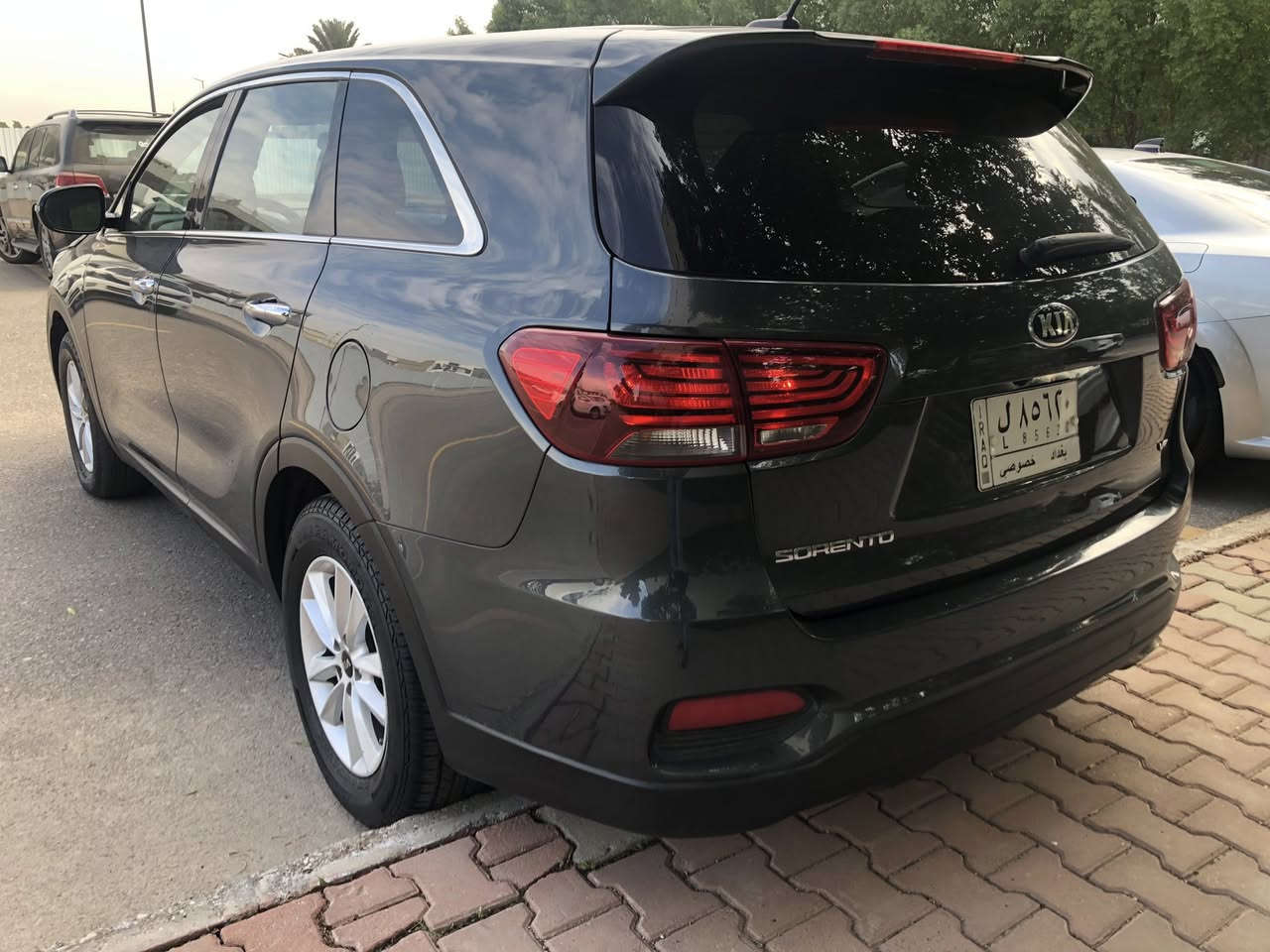 كيا سورنتو موديل 2020 وراد امريكي حادثها خشم البنيد وشويه من الجاملغ الامامي بدون دواخل لغد شاصي مكفولات 

             بيع او مراوس  

رقم بغداد  سنويه بسمي تحويل ثاني يوم  ماشيه 86 الف 

  السعر 189 وبيها مجال للجاد بالشراء

مواصفات 
محرك 6 سلندر   V6  
7 راكب 
2قطع تبريد 
شاشه ابل كار بلي 
كاميرا 
تحكم ستيرن فول
مثبت سرعه 
لايت زنون عدسات 
كير 8 نمر 
مكان السيارة بغداد حي العدل  
للاتصال ***********
