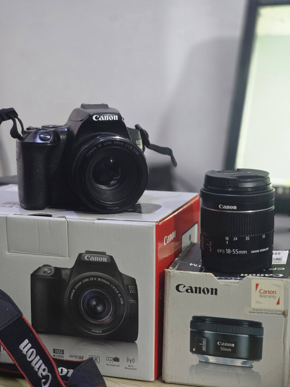 كانون D250 للبيع 
استخدام بسيط جدا ...
الكامرة مع كامل الملحقات 
عدسة 50m فتخة 1.8
عدسة 18_55  كت الشركة 
العنوان .ذي قار  
السعر 675 الف دينار عراقي 
***********
