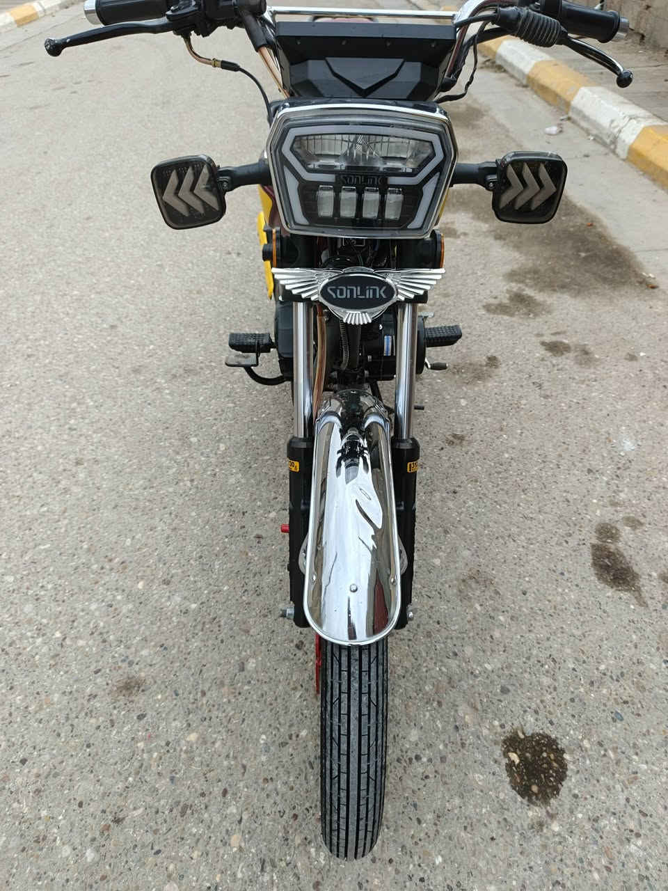 دراجه سولنك محرك 200cc موديل 24 جاهزة من كلشي 
نظيفه مال جناي محرك كير كفاله شلعه معدل فوول نعومه اوراق منفيس تشغيل عن بعد سويجات 2+بصمات 2؟ العنوان فلوجه... السعر 900... ***********
