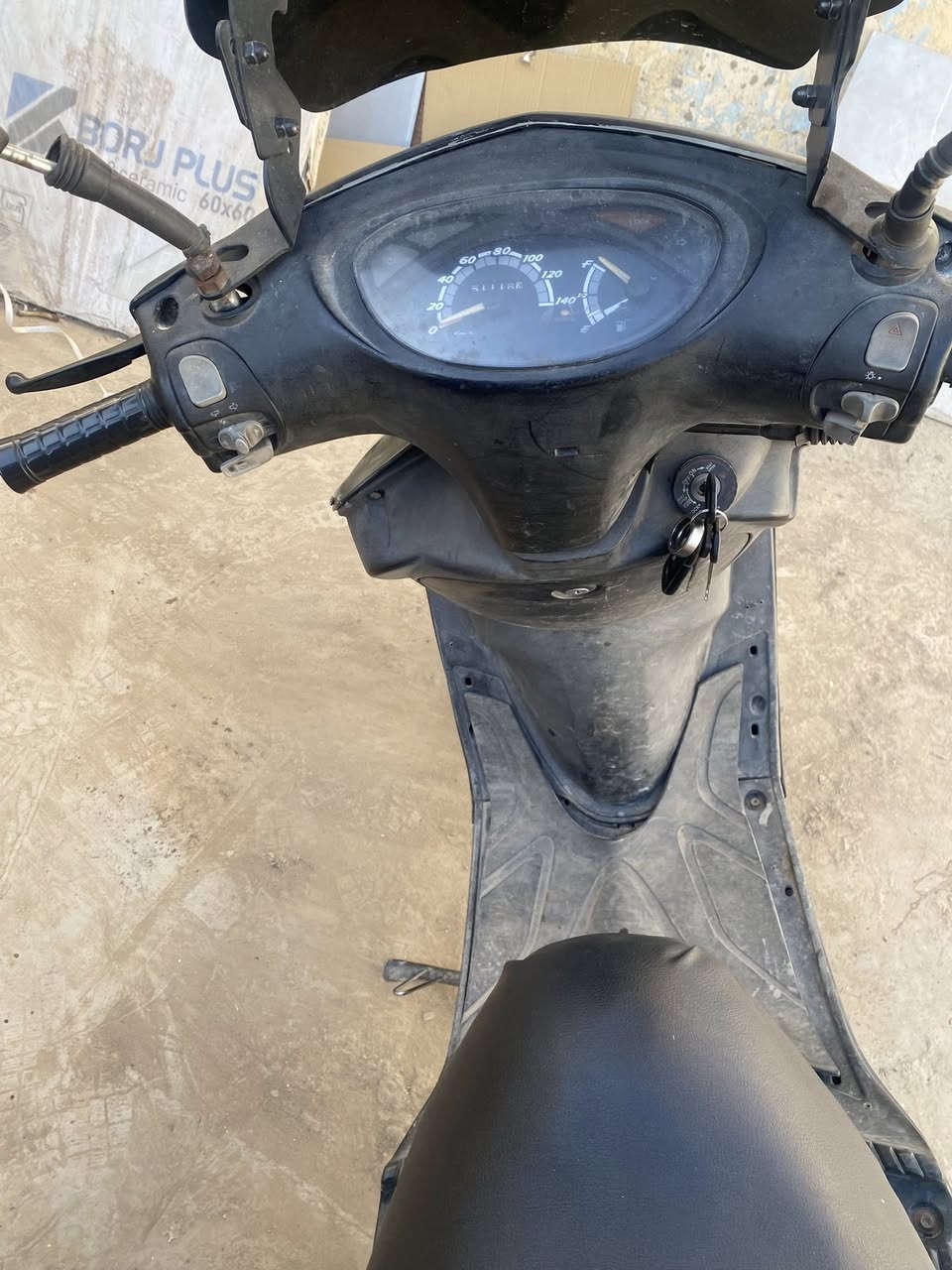 ماكس 140 نقصهه بس كلج وباتري والباقي كلة شغال ب200 وبيها مجال بسيط    الشعب ***********
