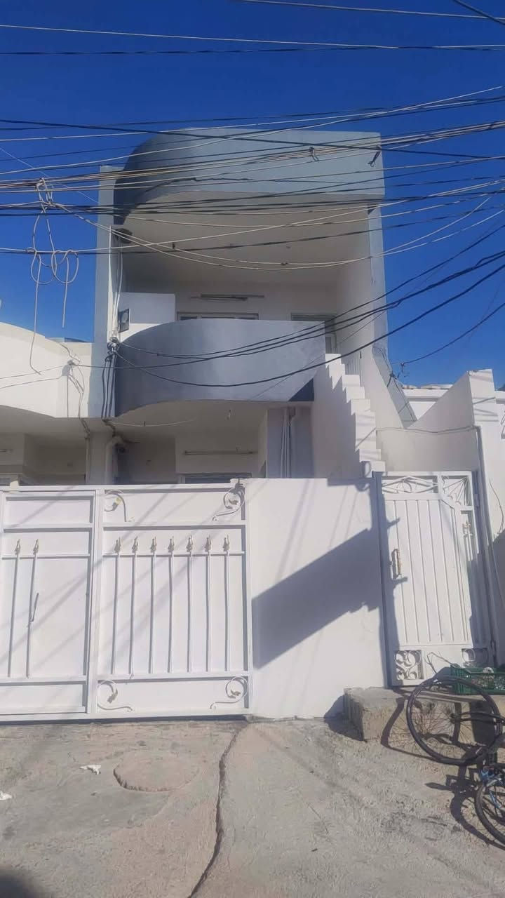 نرخی : 3 دەفتەر ومەعمەله 
ناونیشان : کەلار- گازینۆی ئازادی 
ڕووبەری: 100 مە تر دووقات 
دەرەجی خارجی وبۆ دووماڵی جیاواز دەبێت 
***********
***********
