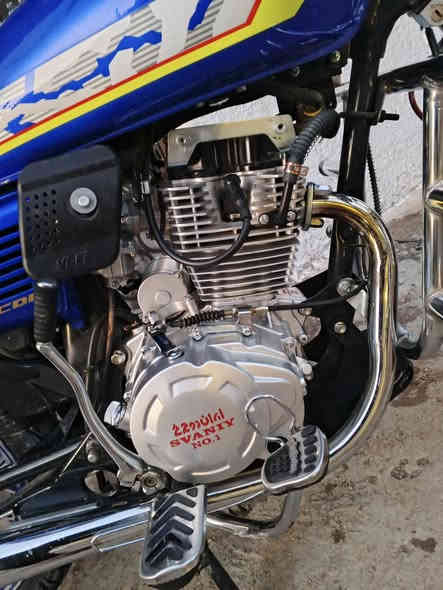 السلام عليكم 
إيراني سيفان موديل 2025
مكينة 200cc
دراجة جديدة مكفولة كفالة عامة 
رماش زنون 
يجي وياها دهن موتل المعرف لايعرف 
الصينية والبراغي كاملات وياها 
السعر800وبيها مجال 
رقمي ***********
