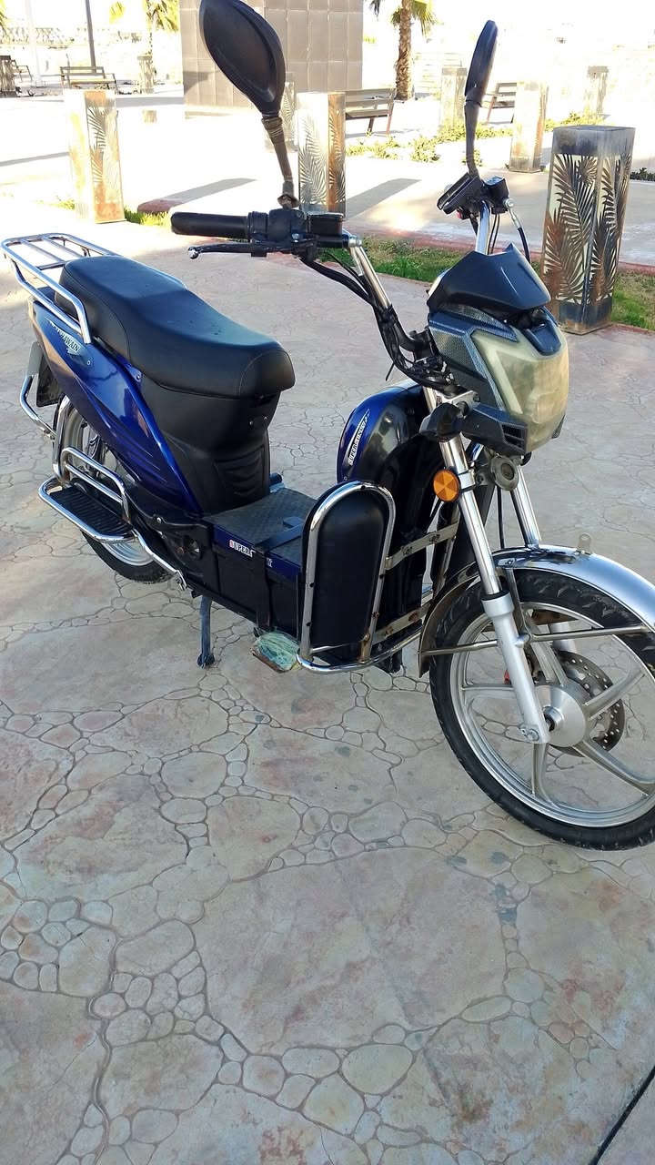 دراجه هارلي للبيع سعر 325وبيه مجال للشراي بطاريات يقرن 10 كلهن بس بيهن ثنين منهن بيهن نفخه كهربايات شقاله كله مابي شي نقص للستفسار ***********. ***********
