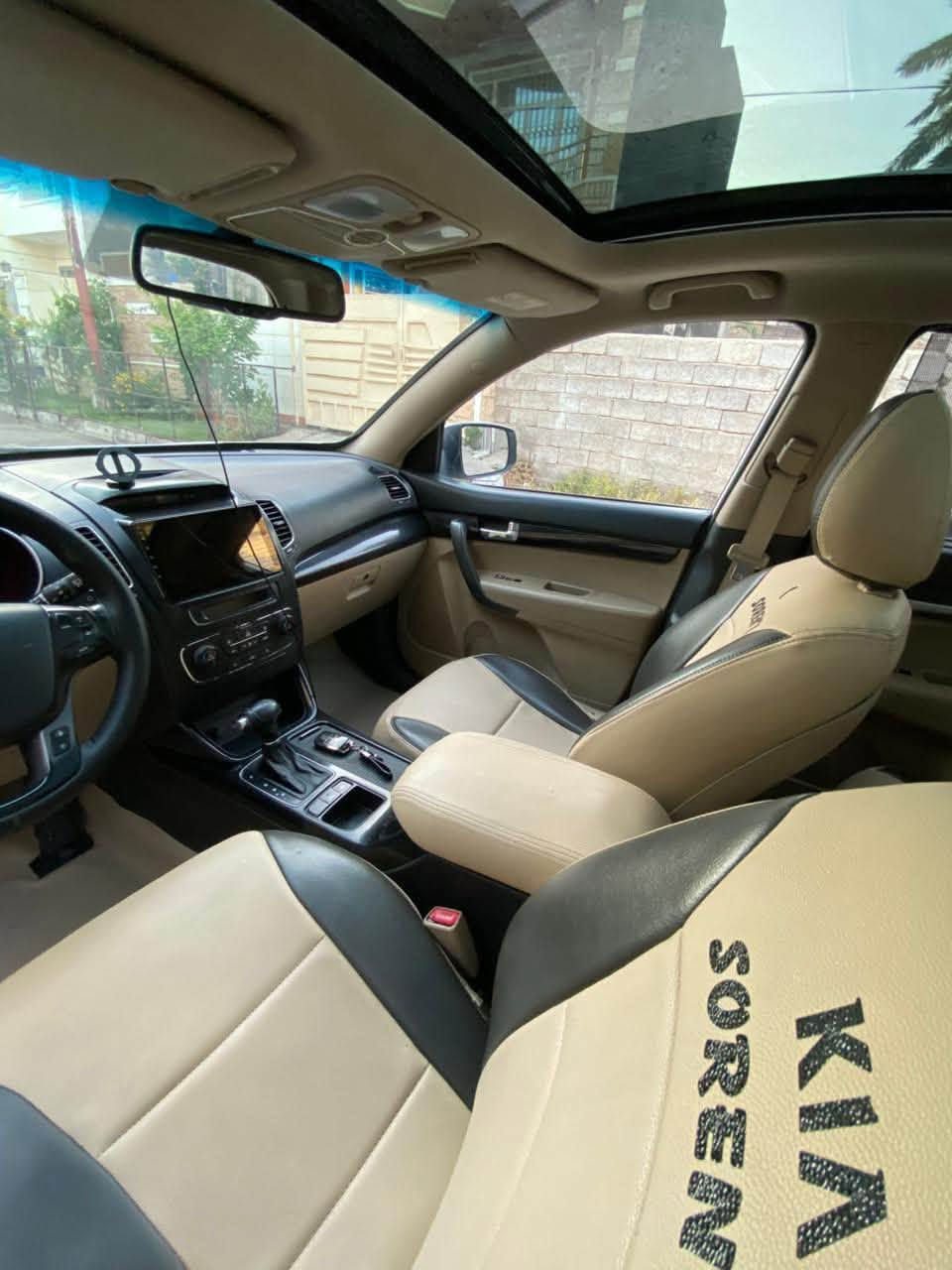 (بسم الله الرحمن الرحيم )للبيع سيارة Kia Sorento 2013 موديل 2013 (شكل 2015) خليجي فول مواصفات  اعلى فئة ، بحالة ممتازة ومكفولة كفالة عامة ✨

🔹 المواصفات:
•  محرك 6 سلندر قوي واقتصادي
•  قير أوتوماتيك ناعم بدون مشاكل
•  دفع أمامي (FWD)
•  فتحة سقف ☀️
•  داخلية نظيفة جداً 
•  شاشة + كاميرا خلفية
•  حساسات أمامية وخلفية
•  مثبت سرعة
•  تحكم بالمقود (ستيرن)
•  مرايا كهرباء قابلة للطي
•  تبريد وتدفئة ممتازة ❄️🔥
•  جنوط أصلية
•  إطارات بحالة جيدة
.7 راكب 
.رقم اربيل 
.بصمة تشغيل 
.بصمة ابواب
.يدات نيكل
.بردات جانبية
.كشنات كهرباء⚡️
.ثلاث قطع تبريد❄️
.كشنات جلد 
.اشارات ترحيب 
. اشارة بلمري 

•  تم تبديل دهن القير (زيت القير) بالكامل قبل فترة قصيرة جداً
•  صيانة حديثة وجاهزة للاستخدام بدون مصاريف

.سنوية جديدة
🔹 السيارة:
•  وارد خليجي
•  خالية من الحوادث

•  مكفولة كفالة عامة من الصبغ والبارد
سيارة نظيفة جداً وجاهزة،
مكانها ديالى بعقوبة 
السعر 165 للاستفسار اكثر خاص


**إذا كنت صاحب هذا الإعلان وتريد حذفه لأي سبب، رجاءا أرسل رسالة إلى الدعم الفني**
