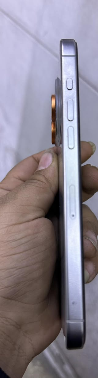 آيفون 15 برو ماكس جهاز نضيف ذاكره 512 بطاريه 84 لون تيتانيوم الموبايل بعده وتر برو كارتونه ويا *********** بغداد مدينه الصدر الكياره سعره مليون و 100
