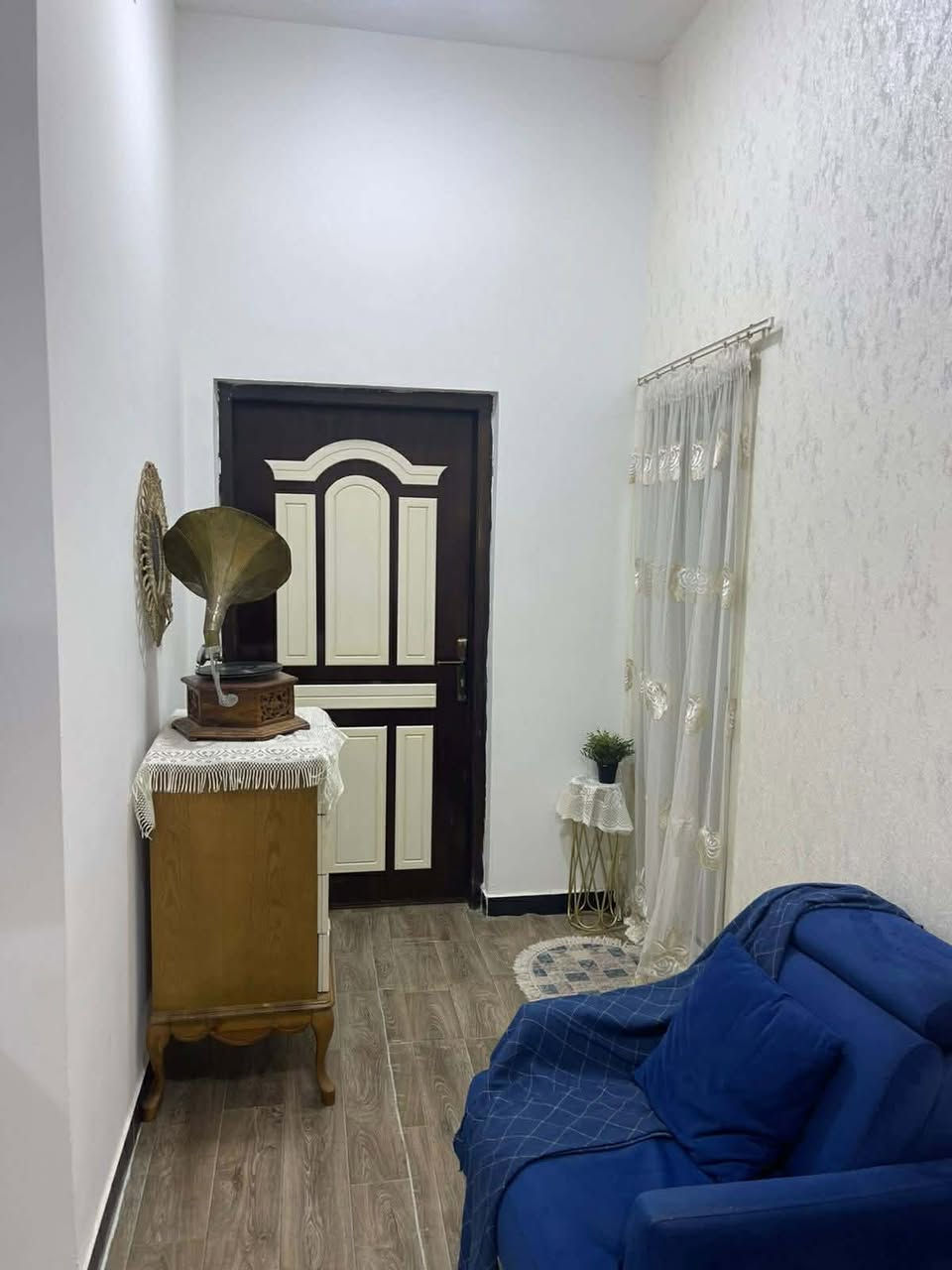 بيت طابقين للبيع في الحكيمية  البيت حديث ونظيف جداً
.
جنس العقار / طابو ملك صرف باسم شخص واحد 
مساحة البيت 327  متر 

مواصفات البيت / يحتوي خمس غرف منام بالإضافة الى صاله ، استقبال ، مطبخ ، صحيات ، كراج
.
السعر ٧٥٠ مليون 
.
للمعلومات اكثر 

الاتصال على الرقم الموضح ***********
او زيارة موقعنا 
البصره _ شارع عام حي الزهراء _ قرب مستشفى النفط 
الذهبي للاستثمار العقاري
مجاز قانونياً
