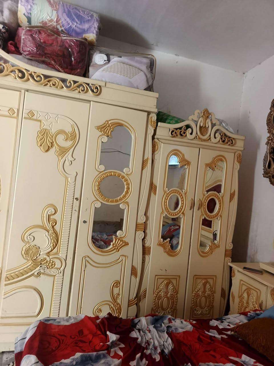 غرفه للبيع تركي الاصلي صاج سعر ٩٠٠بيه مجال شراي يعلق انه دخله خاص او اتصل رقم***********
