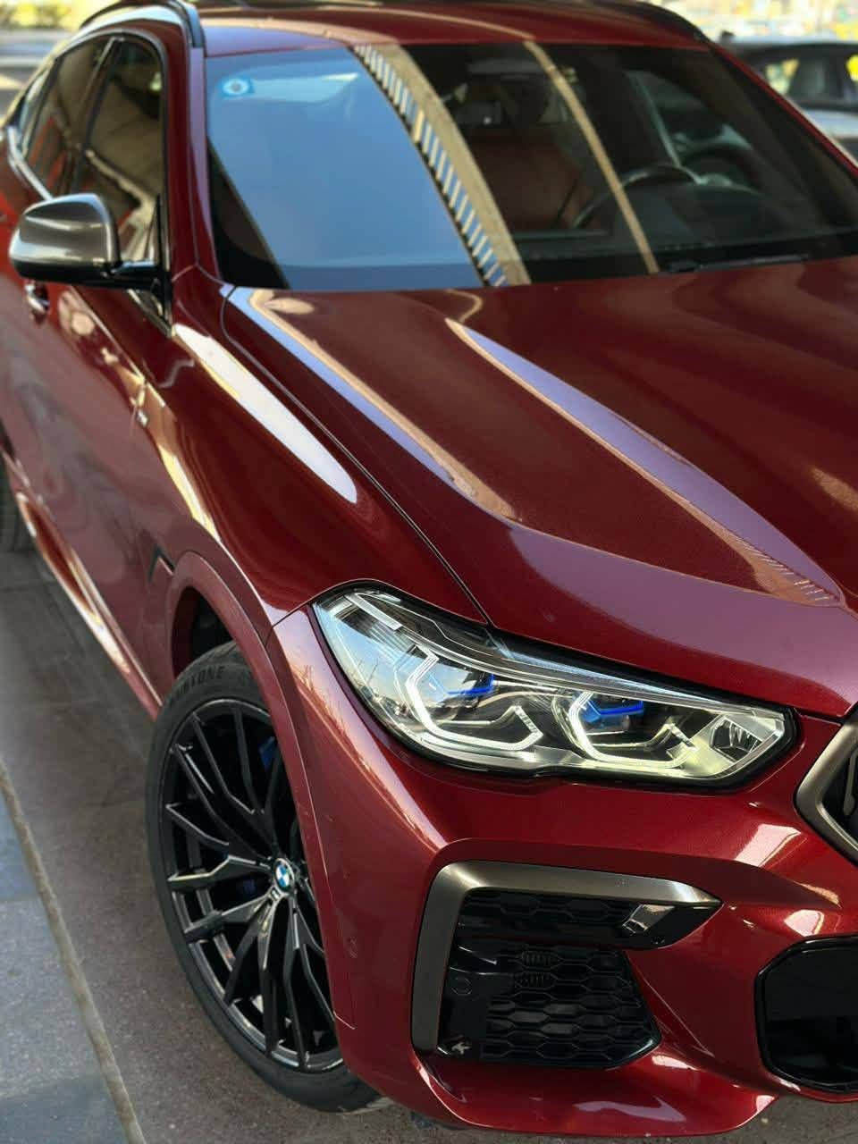 💣 قنبلة الـ BMW X6 M50i 2022 💣
عروش بكل معنى الكلمة 🔥
السيارة 8 سلندر (V8) توين تيربو مع أداء خرافي وصوت يطرب، وعليها PPF مات كامل يحافظ على البودي من الشخوط والعوامل الخارجية.
✨ المواصفات:
محرك 4.4 لتر V8 Twin Turbo
قوة 530 حصان
جير 8 سرعات ستبترونك
دبل xDrive AWD
نظام قيادة Sport / Sport+ / Comfort / Eco Pro
شاشة عدادات رقمية + شاشة وسطية كبيرة
نظام 360 Camera (5 كامرات)
حساسات أمامية وخلفية
تشغيل بصمة
تشغيل عن بُعد
كراسي كهربائية مع تبريد وتدفئة
إضاءة داخلية متعددة الألوان
سقف بانوراما
نظام صوتي فاخر
هد أب دسبلي (حسب التجهيز)
رنجات رياضية كبيرة
🛡️ حالة السيارة:
كلين تايتل
خالية من الحوادث
خالية من الشخوط والشوائب
PPF كامل على البودي
حالة الوكالة
📞 للاستفسار والحجز
***********
