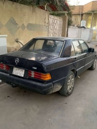 مرسيدس للبيع مديل 1990  السعر 30 وبيها مجال باقي تفاصيل السياره بالكام...