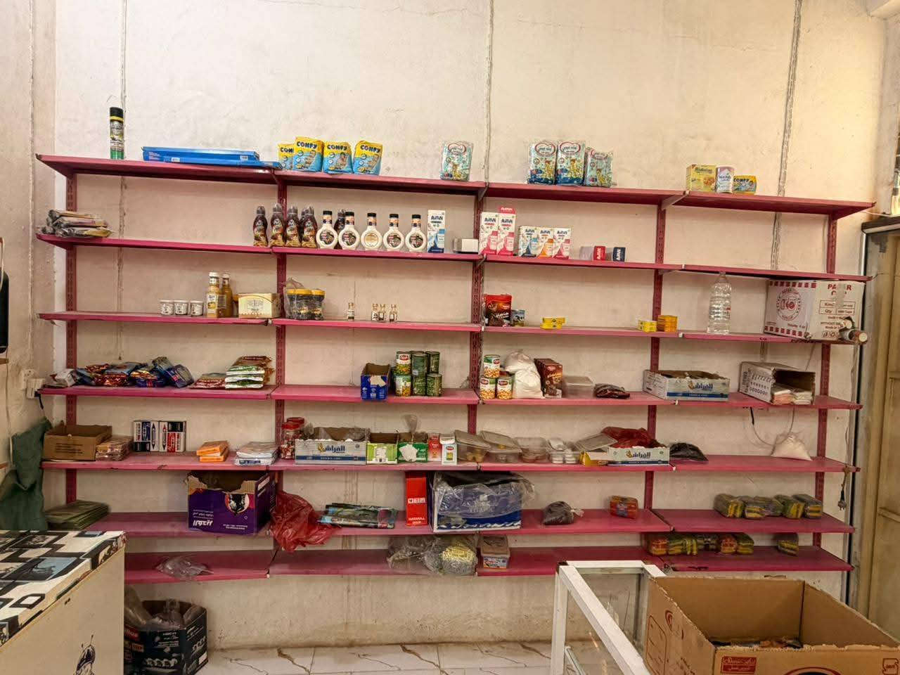 السلام عليكم للبيع عارضات 2 سعرهن 400+فاترينات 2سعرهن 75+رفوف حديد28ودنك 5وشيالات 35+رفوف خشب +مجمدة سعرهة 175 عنوان حي النصر ***********
