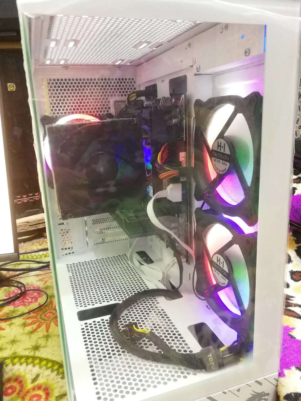 🔥 إعلان بيع حاسبة ألعاب متوسطة / نظيفة جداً
حاسبة نظيفة ومرتبة . 
💻 المواصفات:
🔹 المعالج:
Intel Core i5-10400F
6 أنوية / 12 خيط – أداء ممتاز للألعاب والبرامج
🔹 الرام:
16GB DDR4 2666MHz
🔹 التخزين:
M.2 NVMe سعة 1TB (سرعة عالية جداً بالإقلاع وفتح البرامج)
🔹 المذربورد:
ASUS H510

🔹 كارت الشاشة:
GT 1030 2GB DDR5
ممتاز للألعاب الخفيفة مثل FIFA، Valorant، CS، وبرامج التصميم الخفيف

🔹 الكيس:
كيس حديث 3 مراوح RGB
تهوية ممتازة + شكل احترافي

🔹 المبرد:
مبرد هوائي من DeepCool
تبريد مستقر وحرارة ممتازة

🔹 الباور سبلاي:
700 واط RGB من Thermaltake
قدرة قوية وثابتة


**إذا كنت صاحب هذا الإعلان وتريد حذفه لأي سبب، رجاءا أرسل رسالة إلى الدعم الفني**