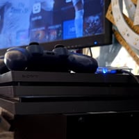 ps4 pro 1T 9.00 بلي فور برو مهكر واحد تيرا نظام 9.00 بي 40 لعبه ومعروض...