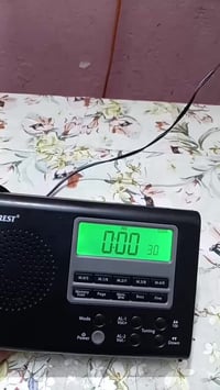 راديو شحن • ٤ بطاريات قلم • محول خارجي