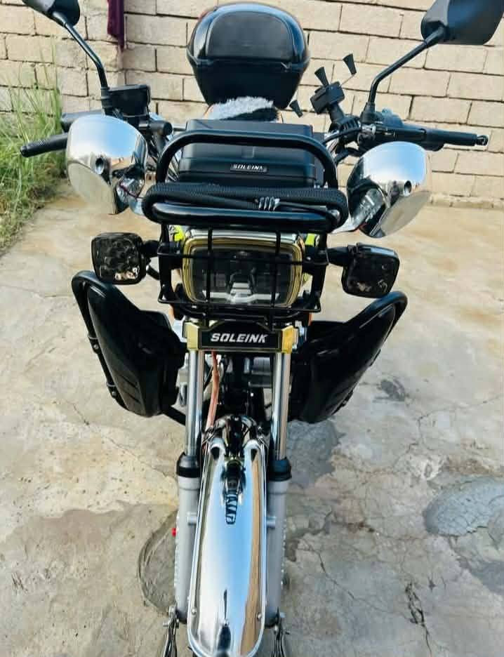 السلام عليكم موطور سيفان 25
مامفتوح شرط كهرباياتو كلها شقاله محركو نضيف بي منفيس بصمتين 
السعر 700 🌹***********
