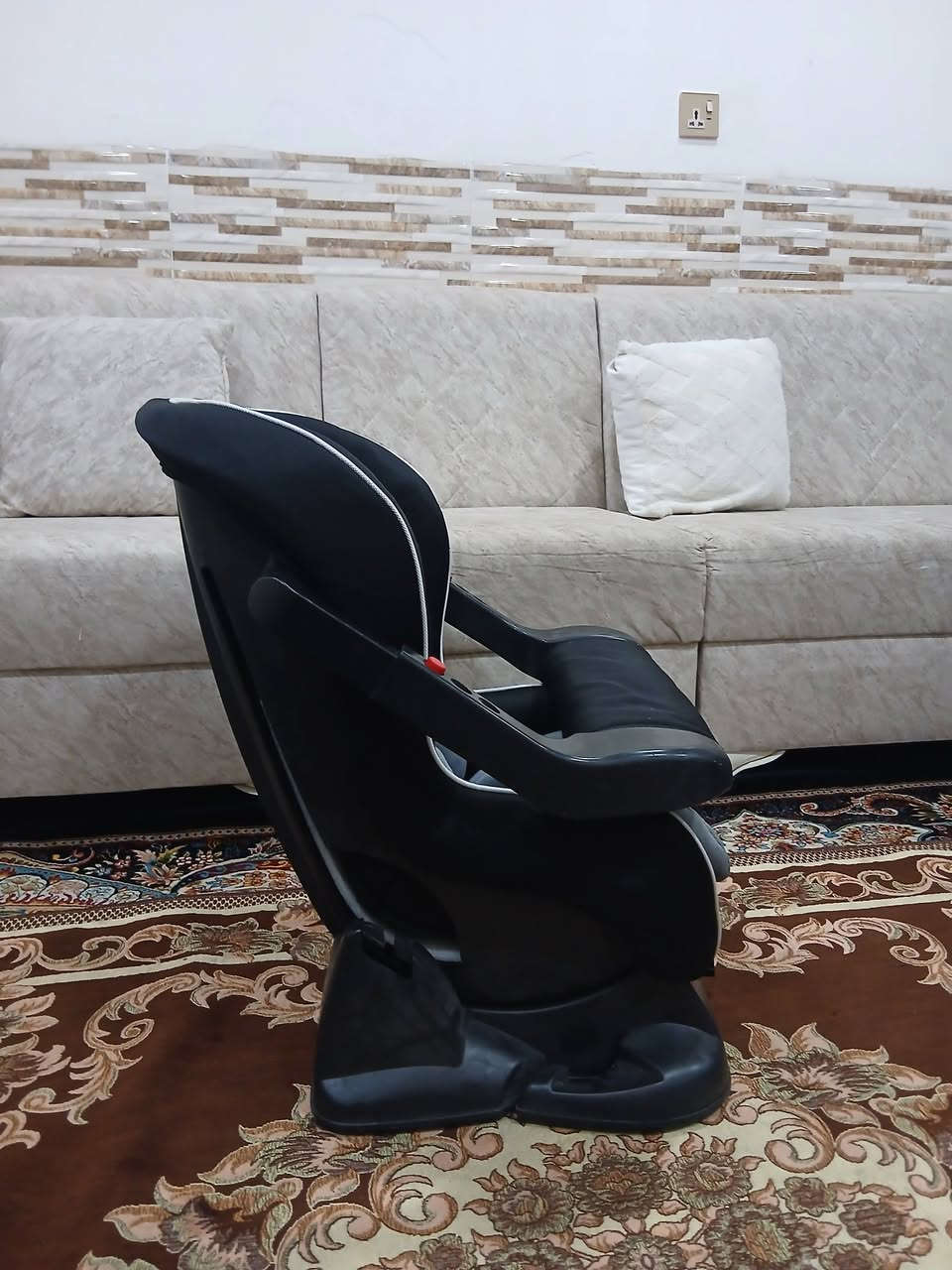 کورسی ناوسەیارە بۆ مناڵ مارۆکەی Bravo ، زۆر تازە و بێعەیبە ، تایمی خەوی هەیە ، ، قایشی بەستنەوەی مەزبوتە ، لە تەمەنی چوار مانگی بۆی ئەبێ تا 6 ساڵی 
سعریشی زۆر گونجاوە قفڵی 35 هەزارە بێمعامەلە
سلێمانی ، گەیاندن هەیە***********
