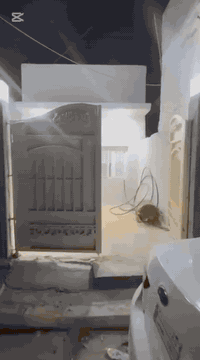 دار للبيع مساحة 100 متر ترميم حديث حي الحسين قرب المدارس طابق واحد سعره 58 مليون للاستفسار الاتصال على الارقام *********** /***********
