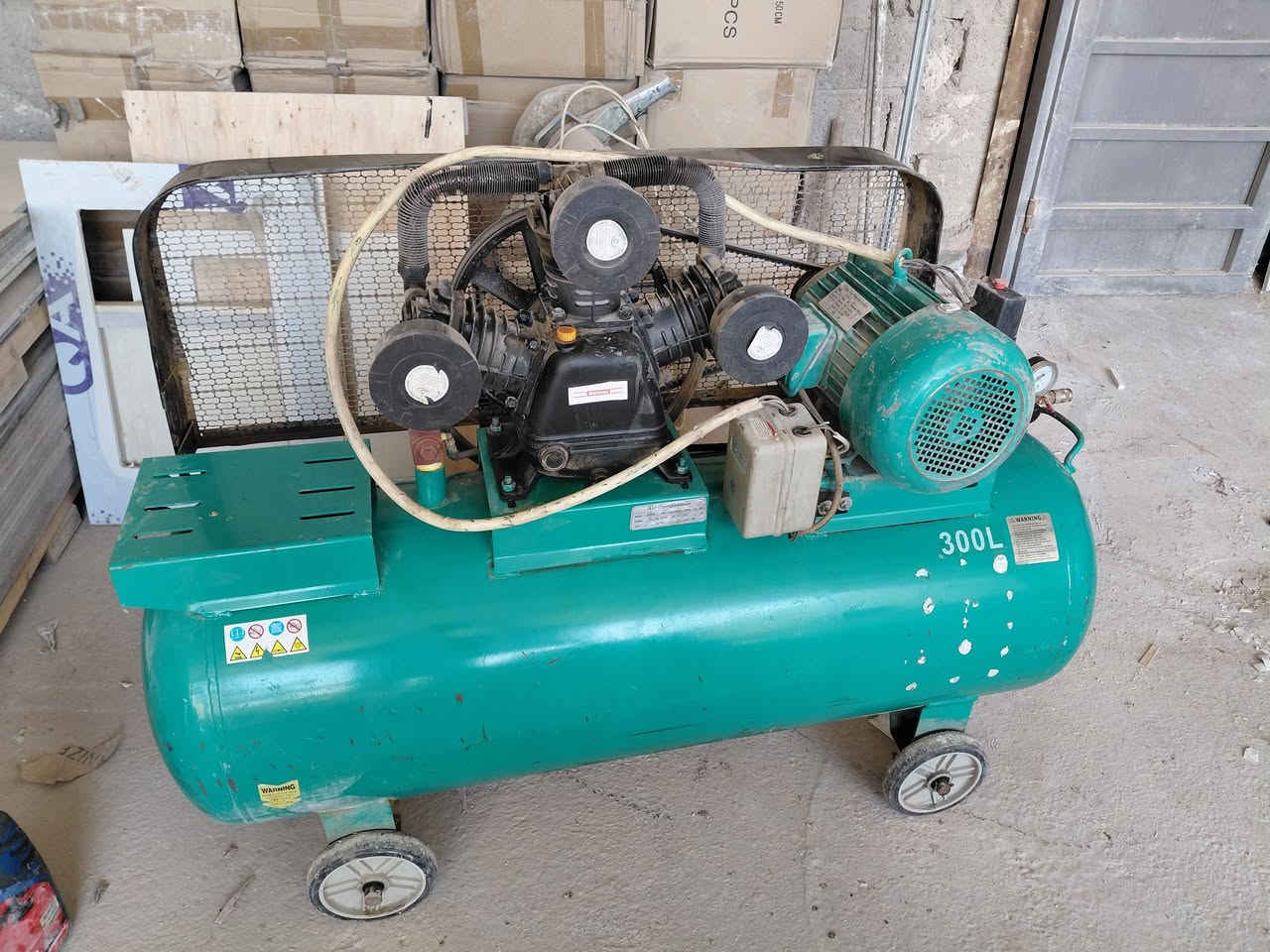 السلام عليكم
للبيع ٣٠٠ لتر 

ثري فيز 

نظيف جدا

٧٥٠ وبي مجال 
نجف حي الحرفيين 

*********** واتساب
