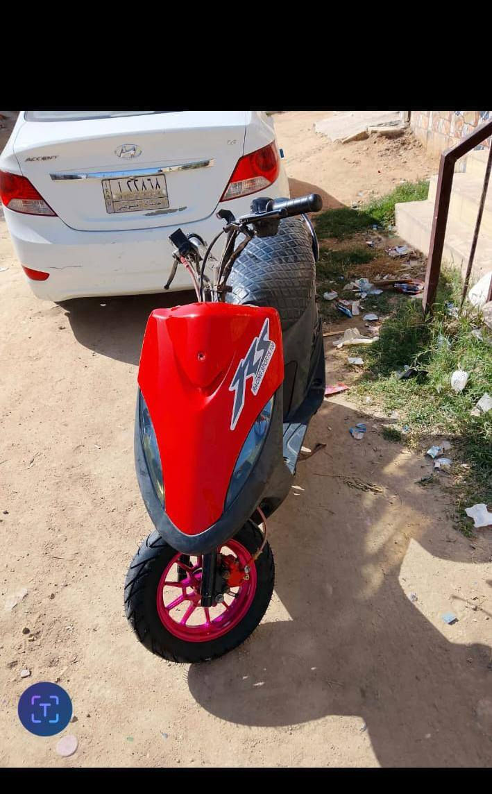 السلام عليكم عدله للبيع الدراجه نضيفه معنا الكلمه مكينه ناعمه ماي نكه سلف بيها شلعه قمبله  دواخل ملح بيها وياله عنكبوت اصلي تخم تاير جديد الدراجه كفراتها كامله واني محربها كامله مكمله الدراجه برغي مابيها نقص سعرها 525بيها مجال بسيط مكاني نجف ***********
